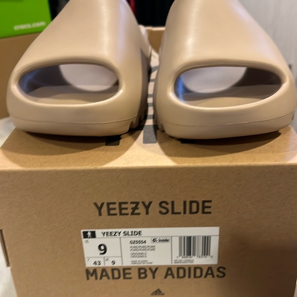 Yeezy slides pure size 9